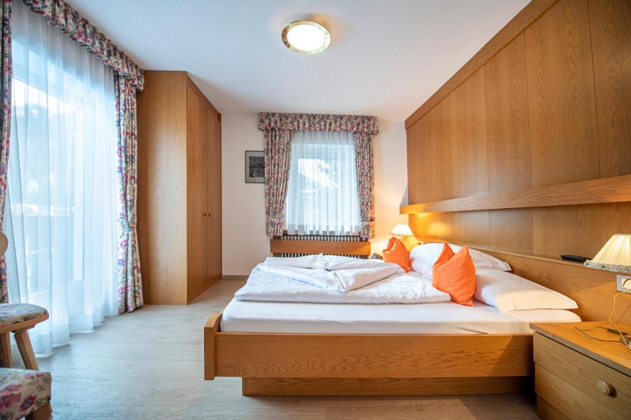 Bed and Breakfast Garni Bondi Wolkenstein in Gröden Exterior foto