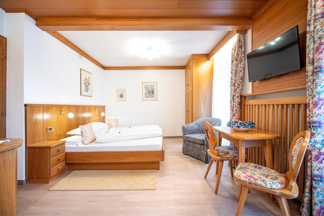 Bed and Breakfast Garni Bondi Wolkenstein in Gröden Exterior foto