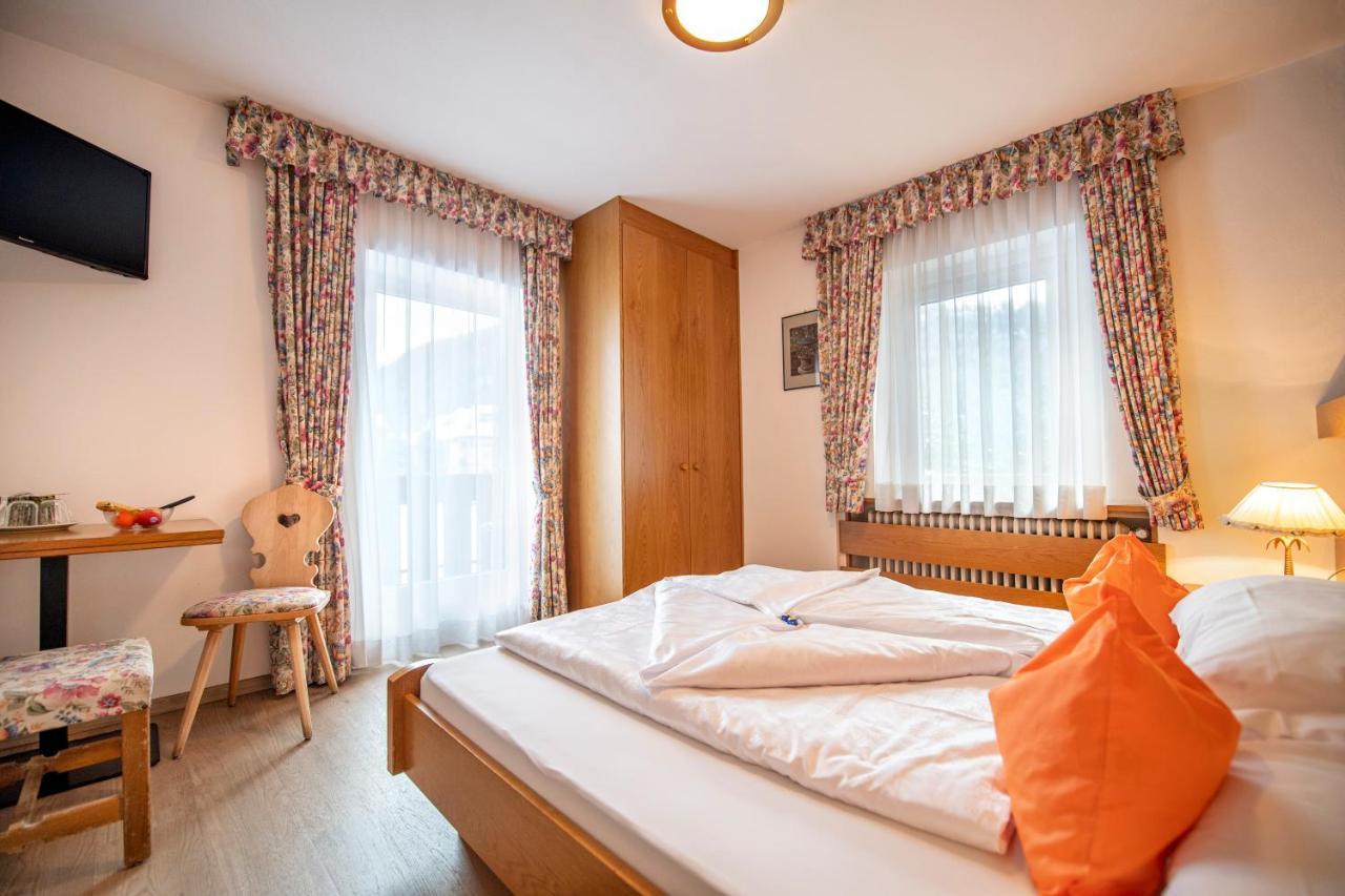 Bed and Breakfast Garni Bondi Wolkenstein in Gröden Exterior foto